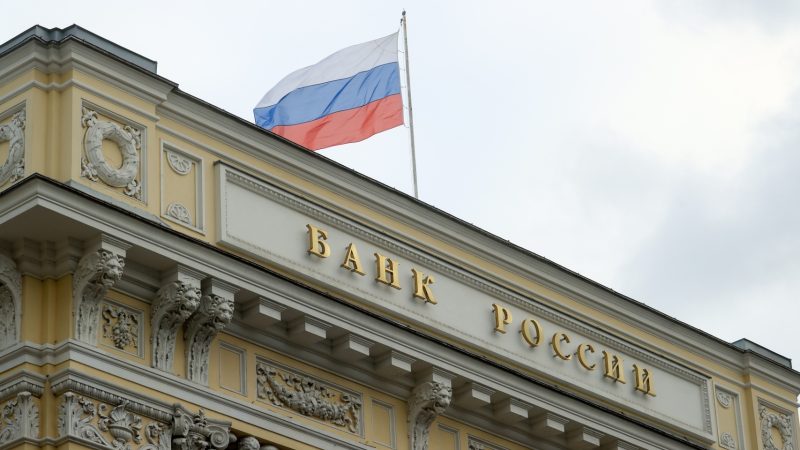 В ЦБ сообщили о жалобах российских компаний на нехватку работников